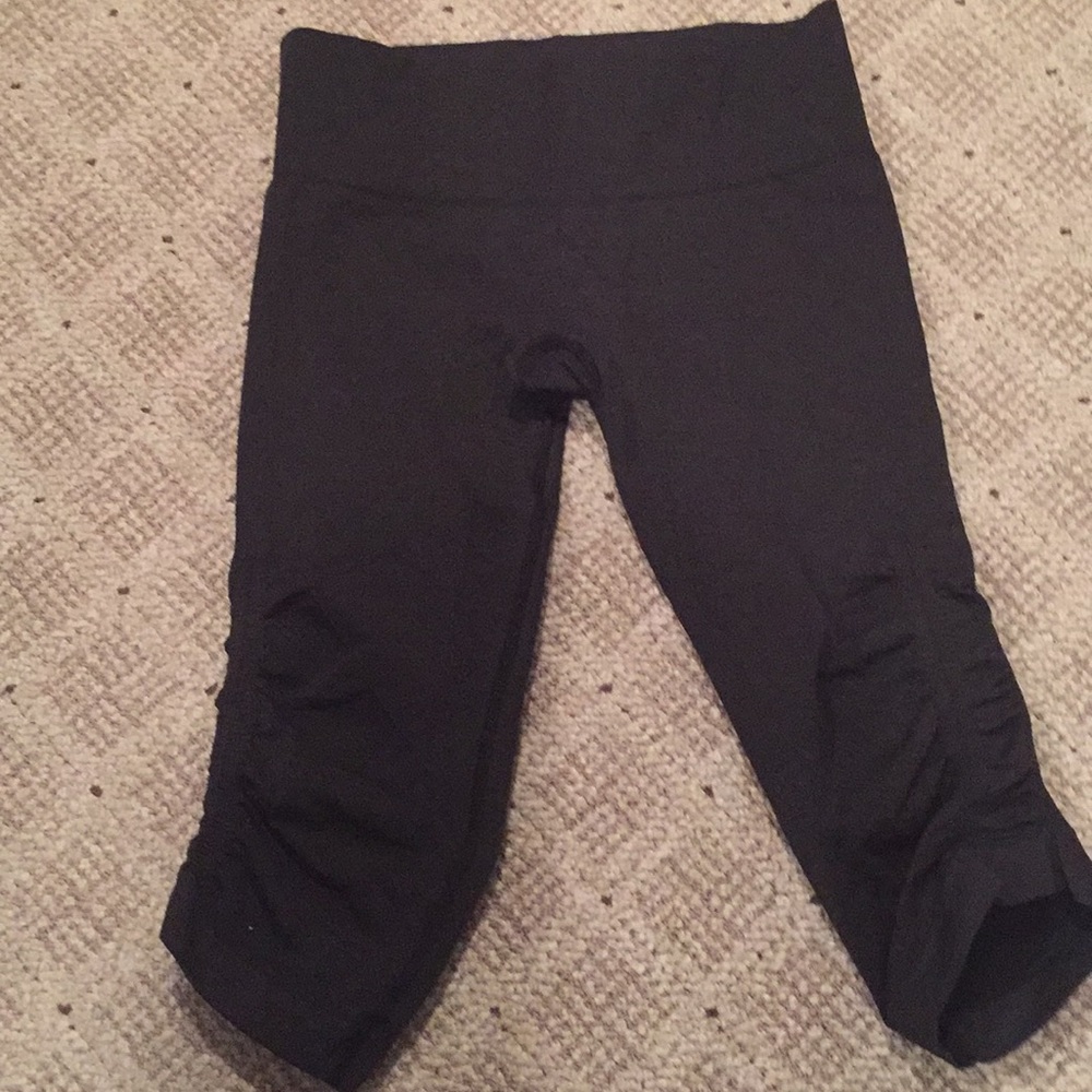 Lululemon Knit Cropped capri Size 6